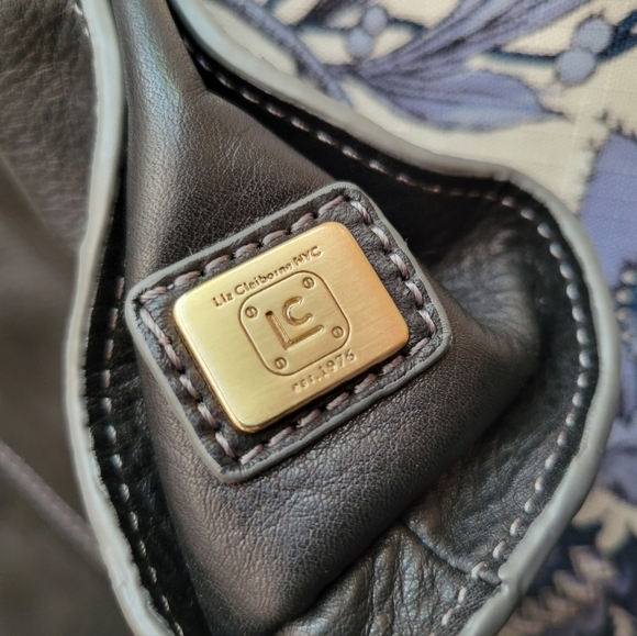 Liz Clairborne NYC Leather Shoulder Bag - Picture 2 of 7